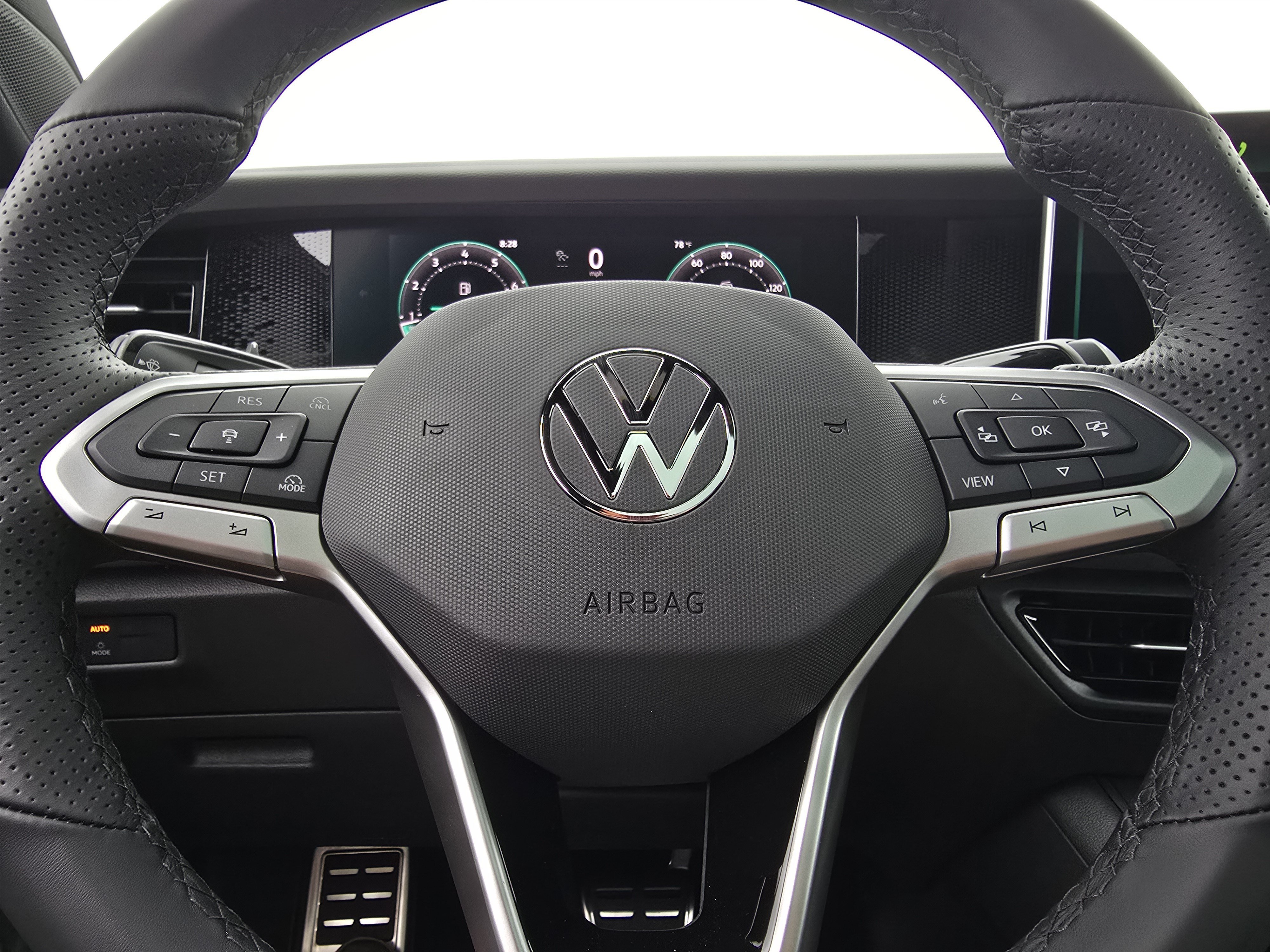 New 2026 Volkswagen Tiguan SE R-Line AWD/4WD image 21