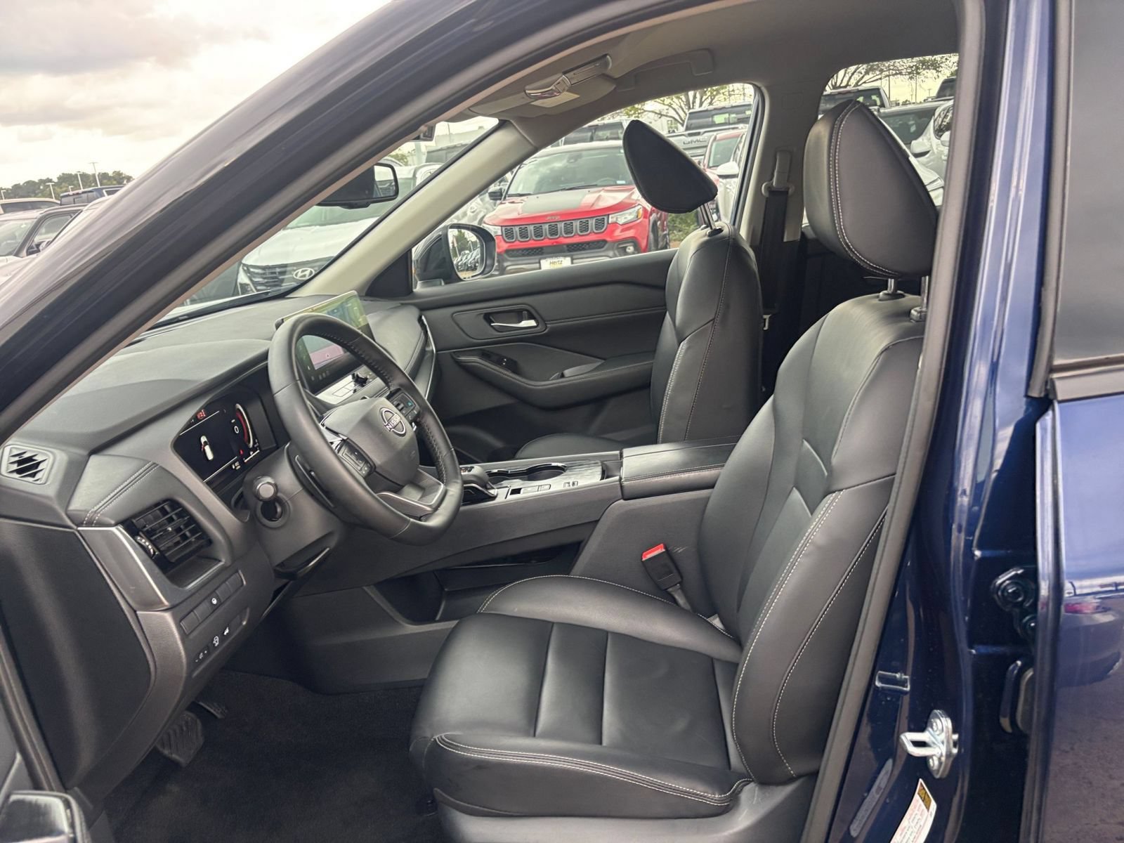 Used 2026 Nissan Rogue SL FWD image 29
