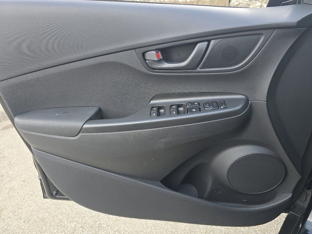 Used 2021 Hyundai Kona SE image 23