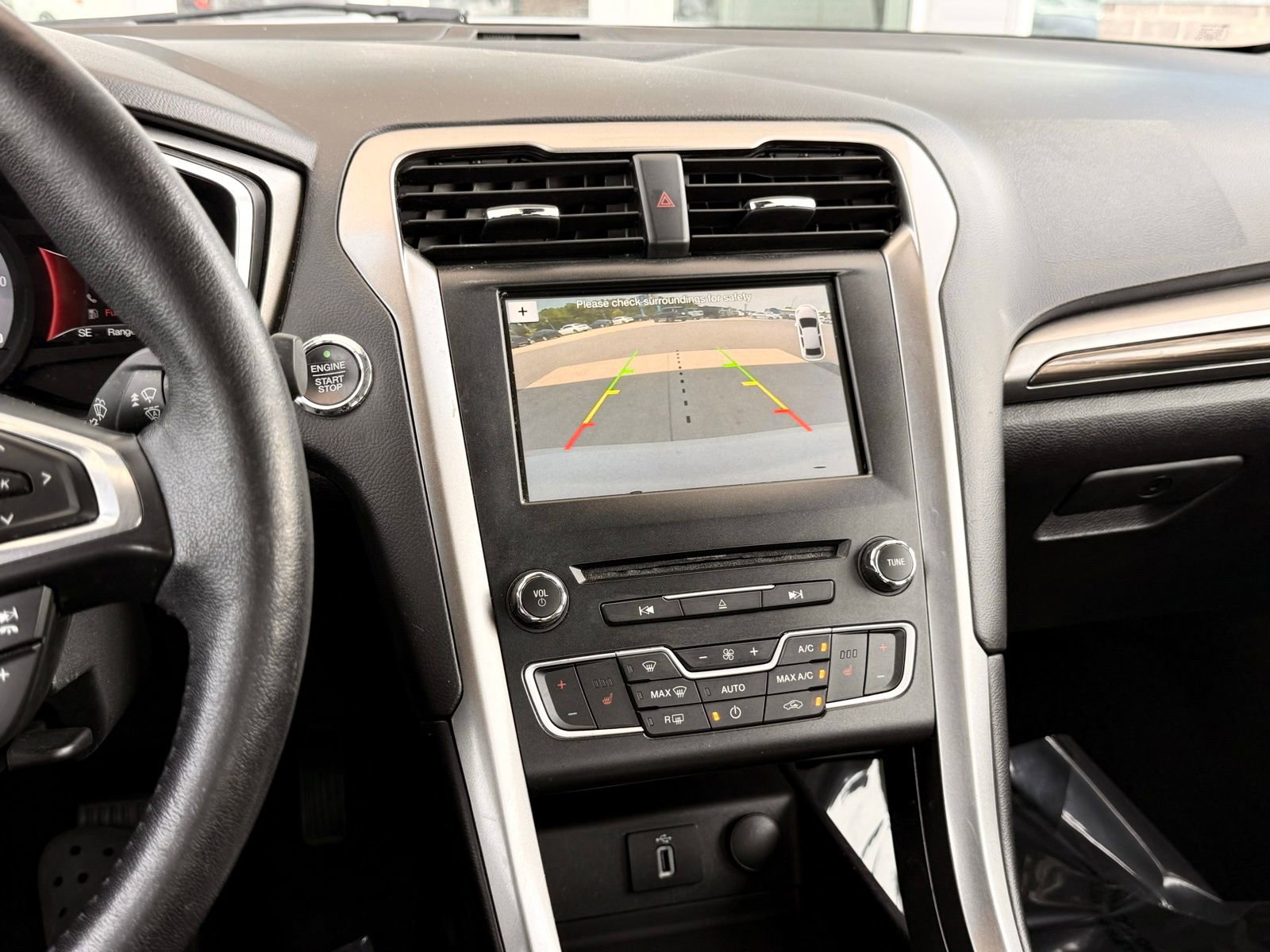 Used 2018 Ford Fusion SE w/ Equipment Group 602A FWD image 34