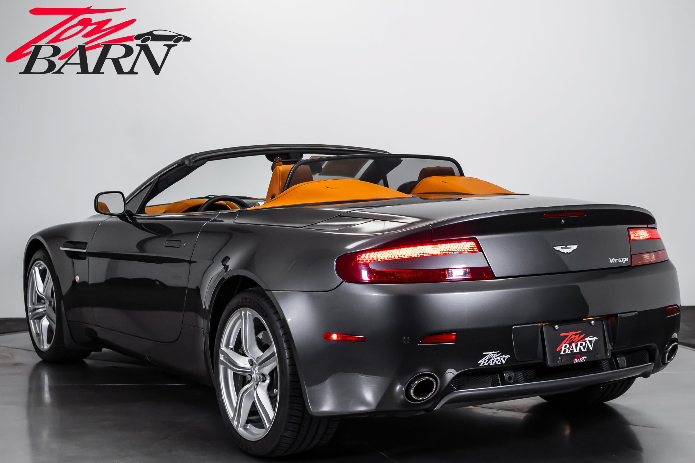 Used 2009 Aston Martin V8 Vantage Roadster RWD image 3