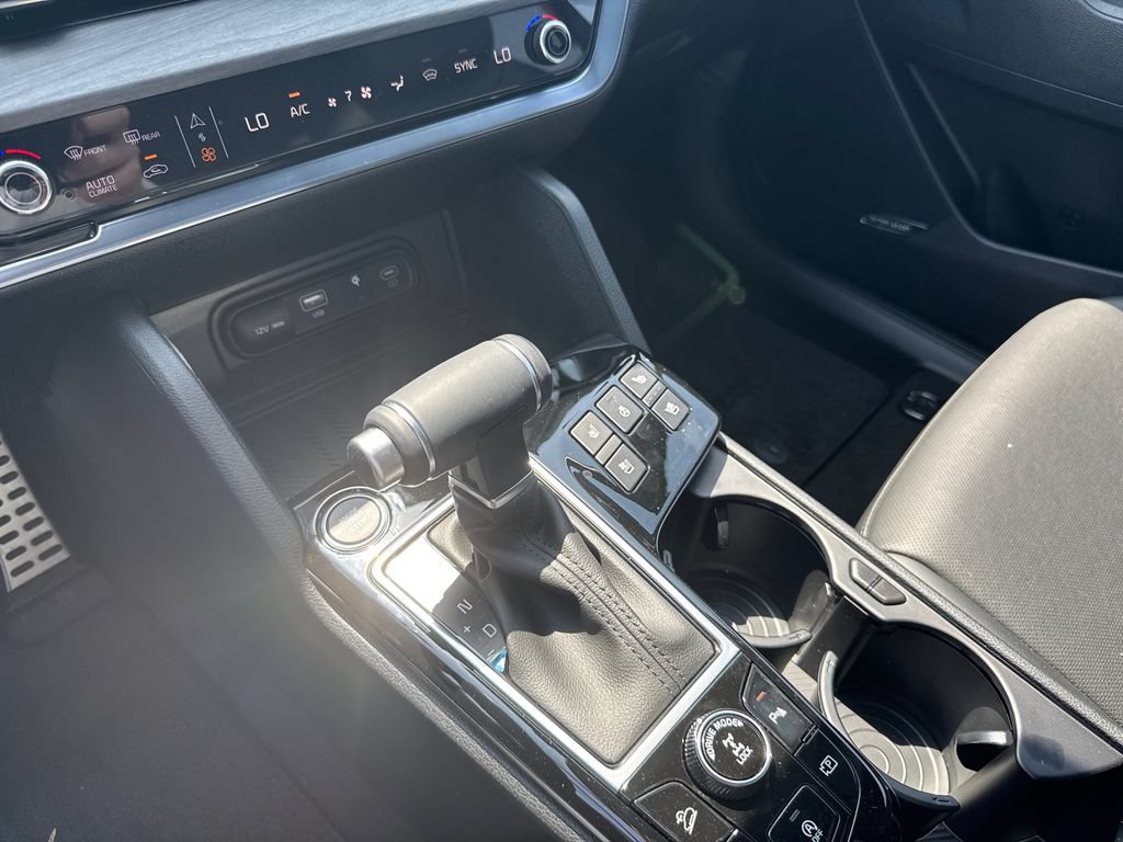 Certified 2025 Kia Sportage X-Pro Prestige AWD/4WD image 32