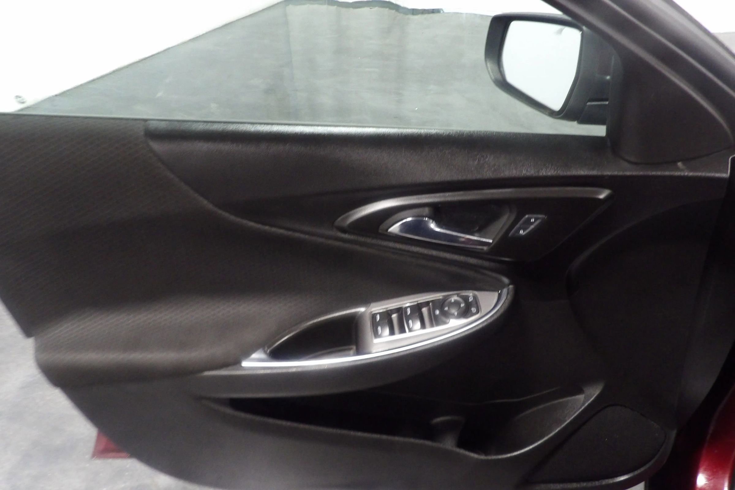 Used 2016 Chevrolet Malibu LT image 12