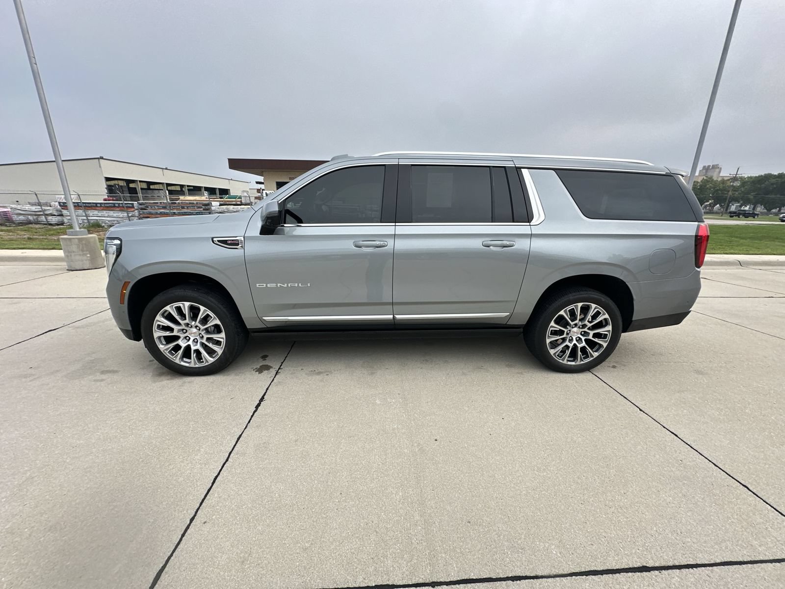 Certified 2025 GMC Yukon XL Denali w/ Denali Reserve Package AWD/4WD image 11