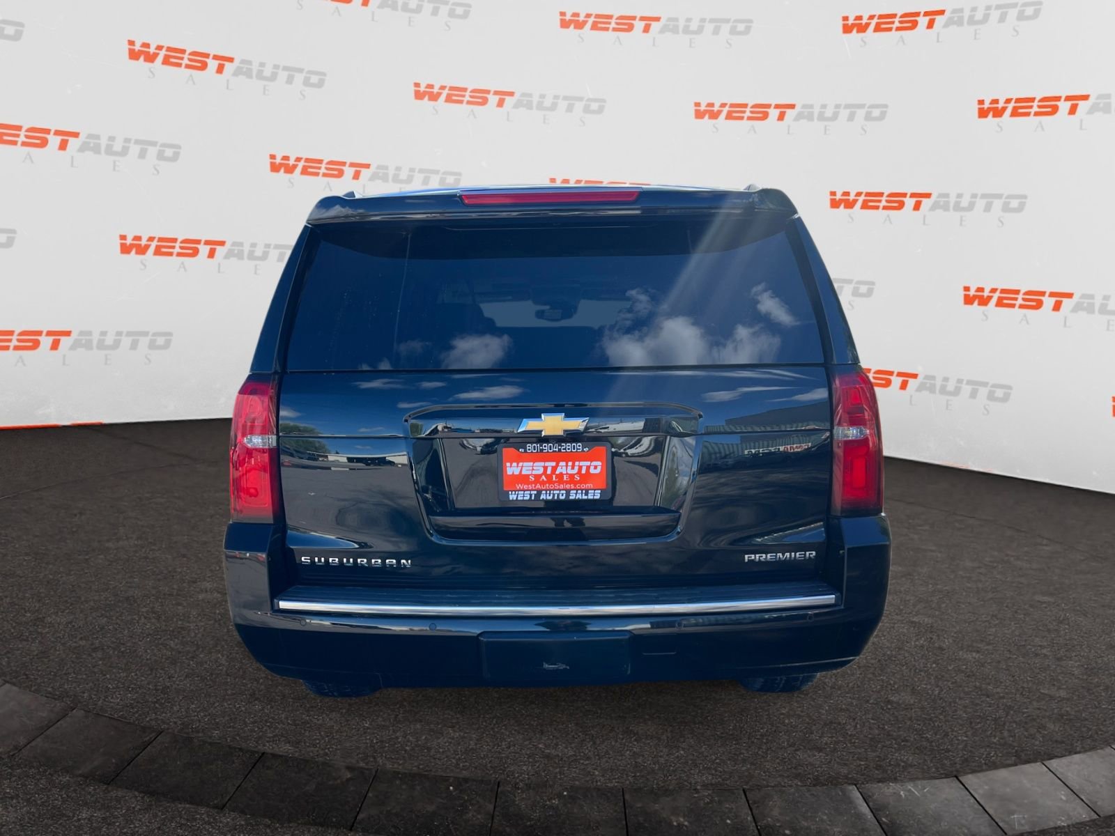 Used 2020 Chevrolet Suburban Premier image 4