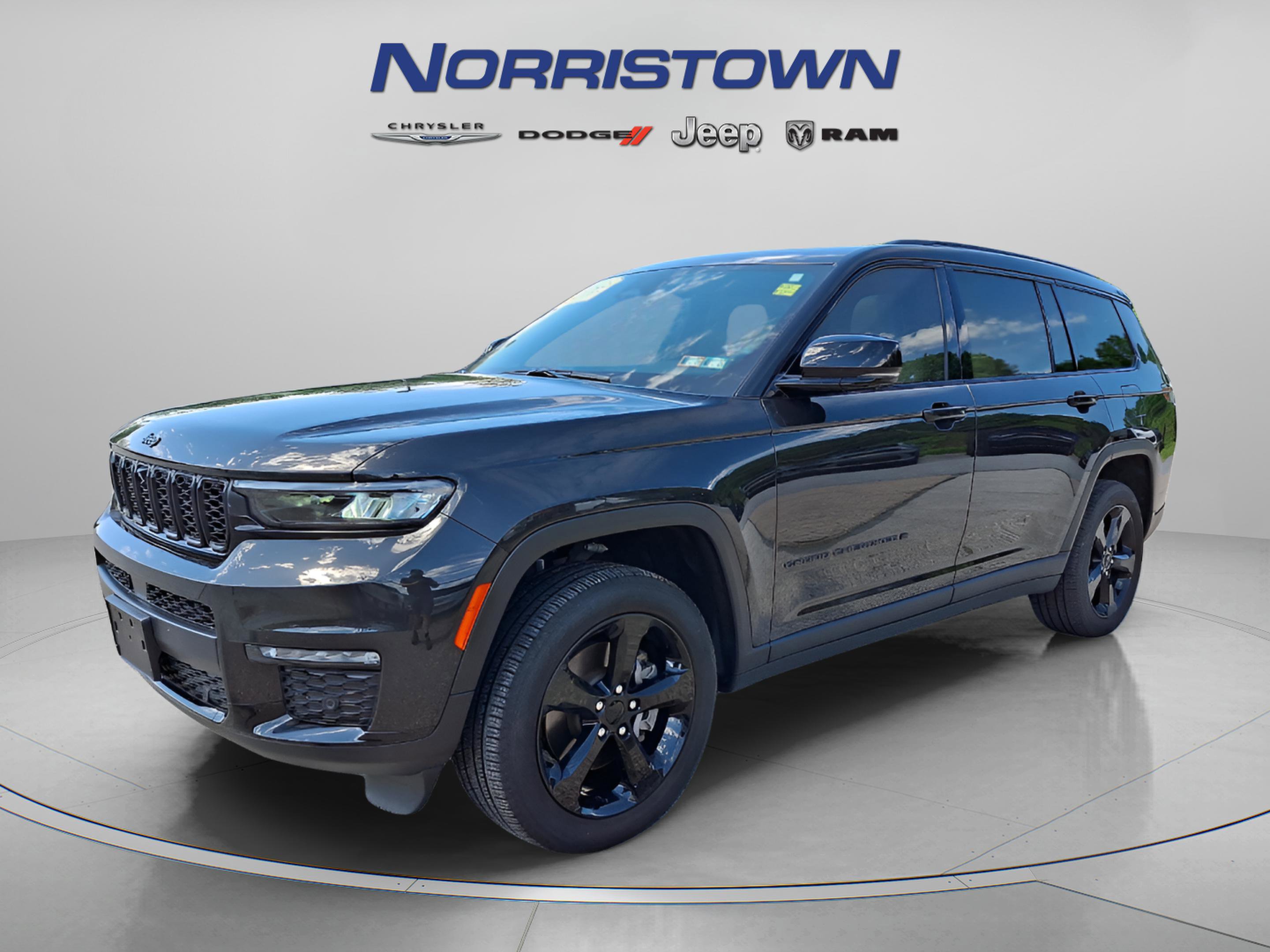 Used 2023 Jeep Grand Cherokee L Limited w/ Luxury Tech Group II AWD/4WD image 3