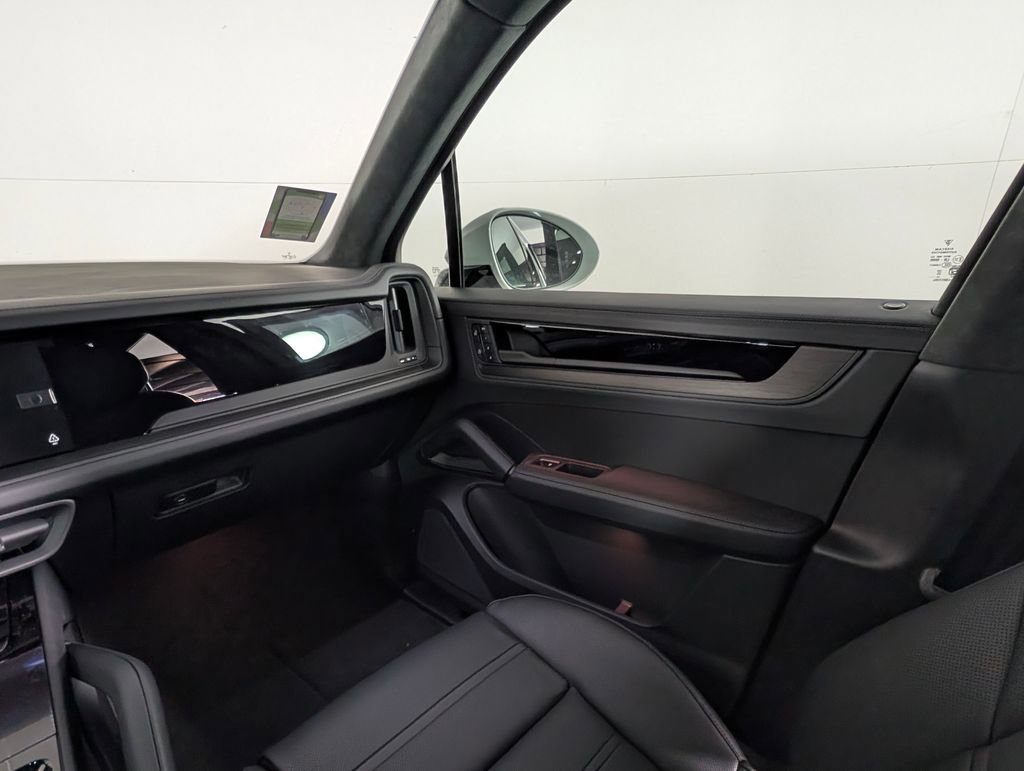 New 2026 Porsche Cayenne GTS image 23