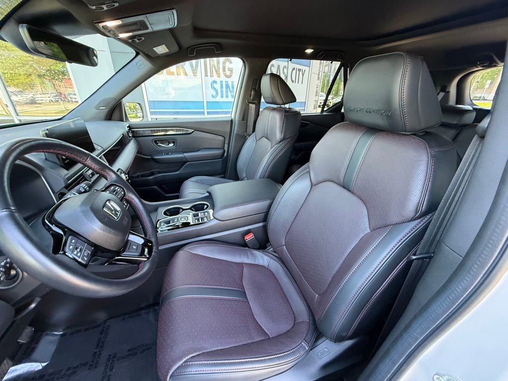 Used 2025 Honda Pilot Black Edition image 7