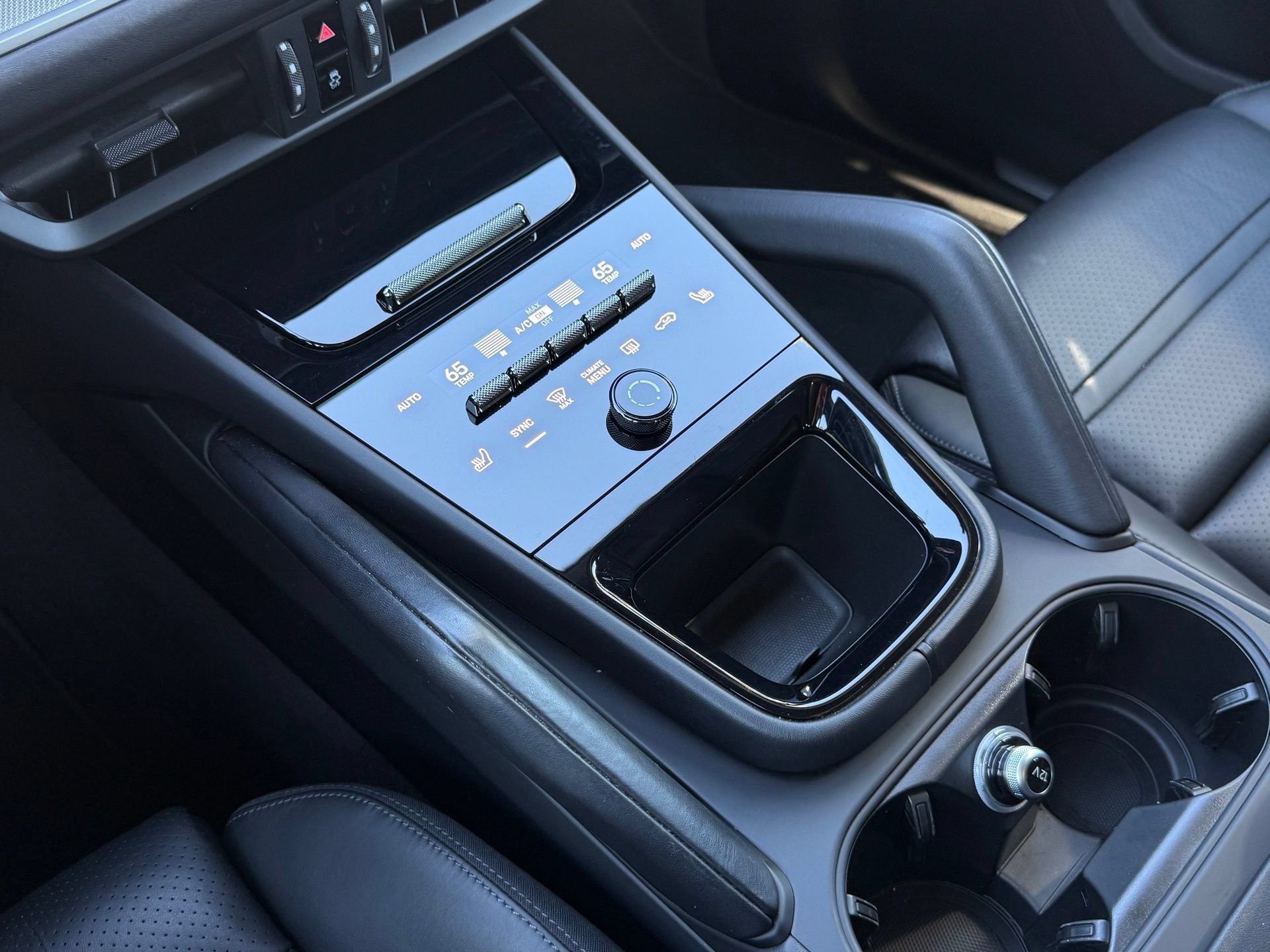 Certified 2024 Porsche Cayenne AWD/4WD image 21