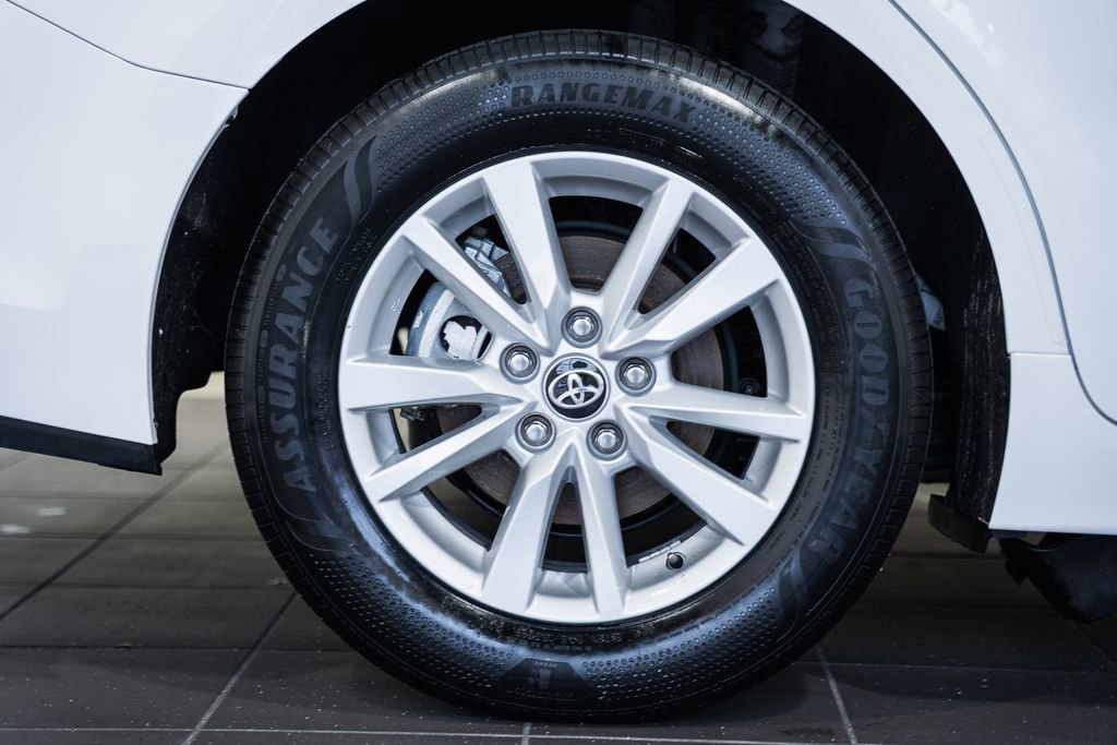 Used 2025 Toyota Camry LE image 13