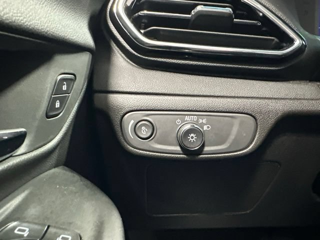 Used 2023 Chevrolet Bolt LT w/ Infotainment Package FWD image 15
