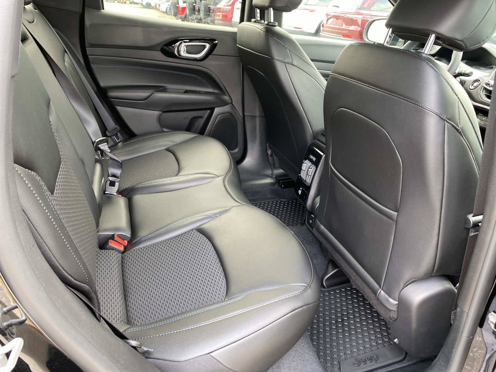 Used 2026 Jeep Compass Latitude AWD/4WD image 22