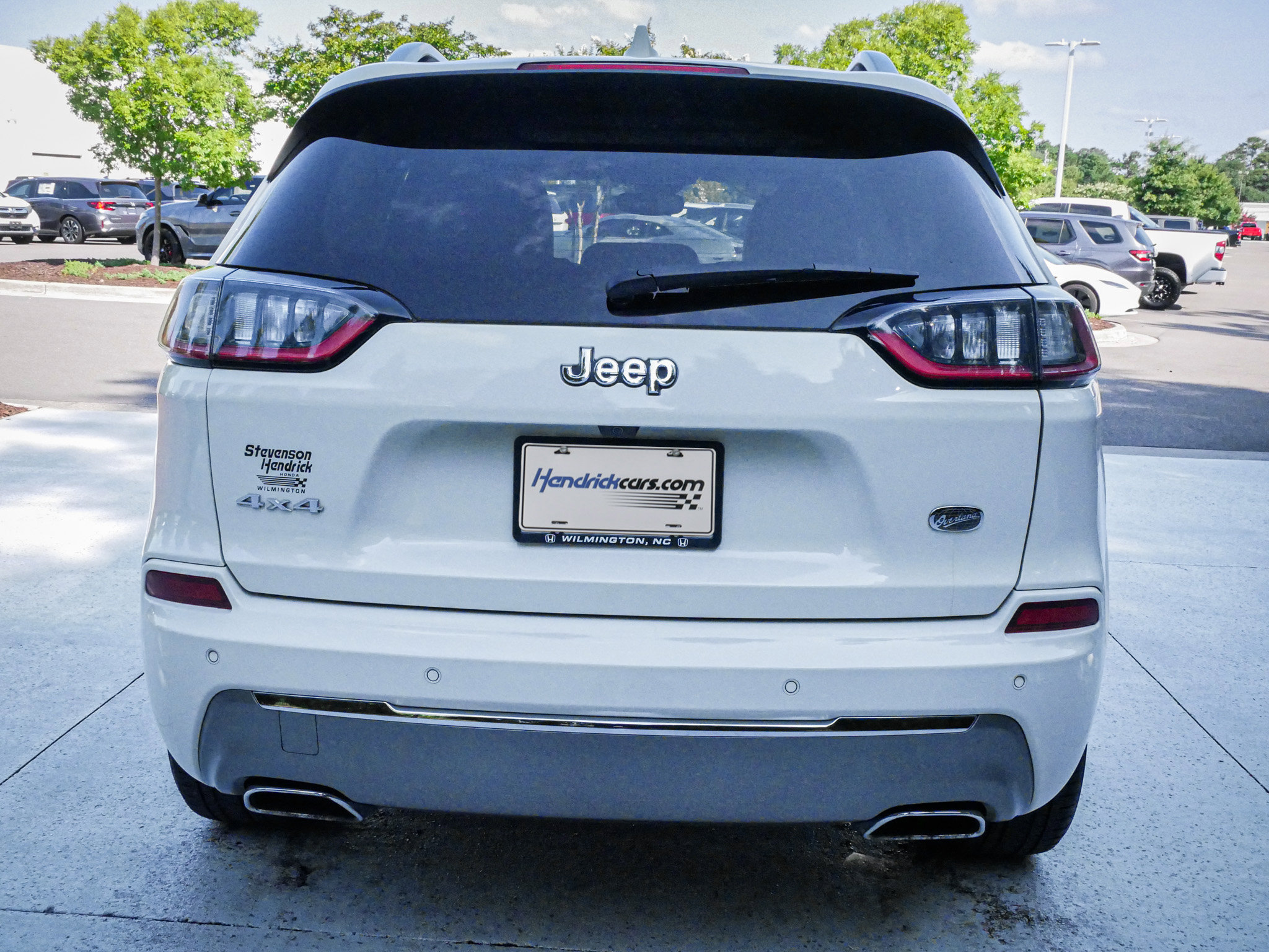Used 2019 Jeep Cherokee Overland w/ Technology Group AWD/4WD image 9