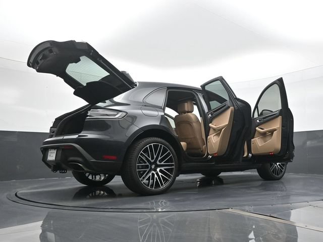 Certified 2025 Porsche Macan AWD/4WD image 27