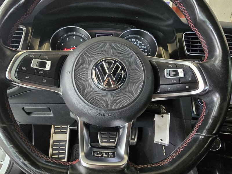 Used 2017 Volkswagen Golf 4-Door FWD image 24