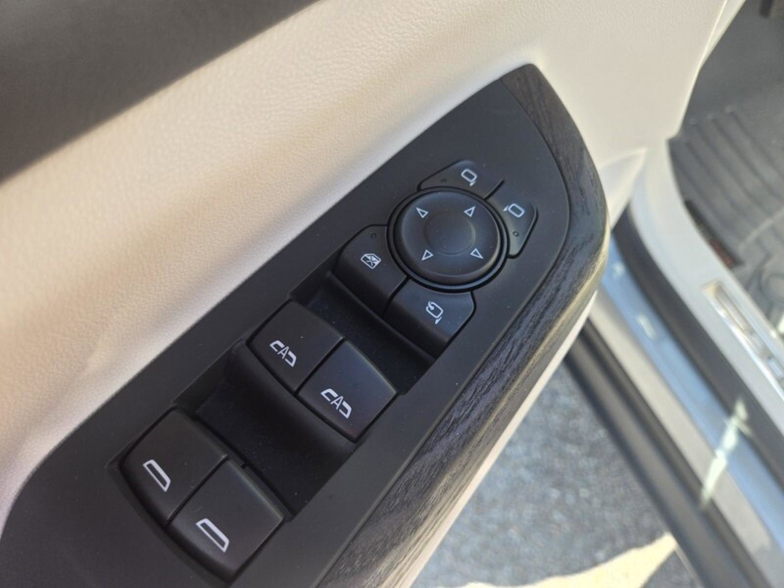 Used 2023 GMC Acadia Denali w/ Denali Ultimate Package FWD image 26