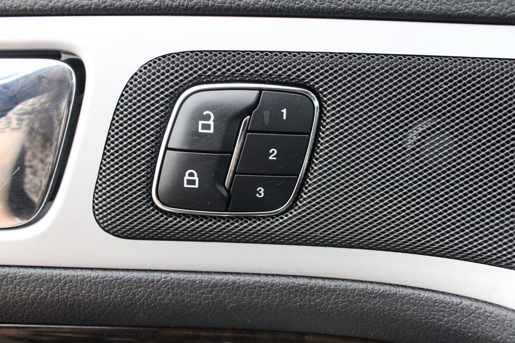 Used 2015 Ford Explorer Limited w/ Equipment Group 302A AWD/4WD image 4