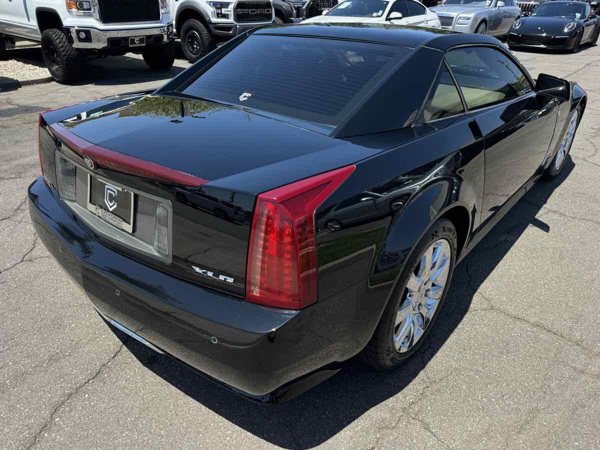 Used 2009 Cadillac XLR RWD image 10