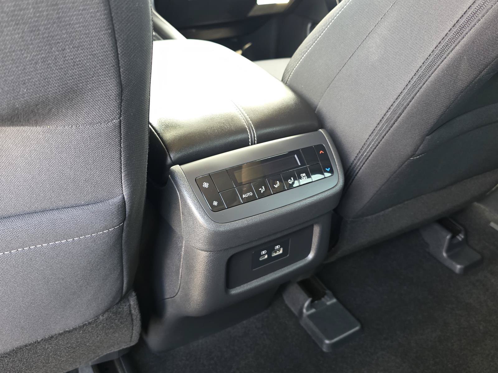 Used 2025 Nissan Pathfinder SV w/ SV Premium Package FWD image 13