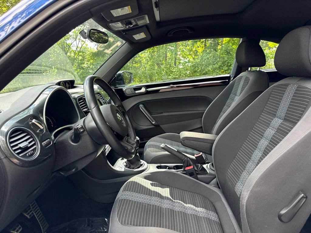 Used 2013 Volkswagen Beetle R-Line FWD image 18