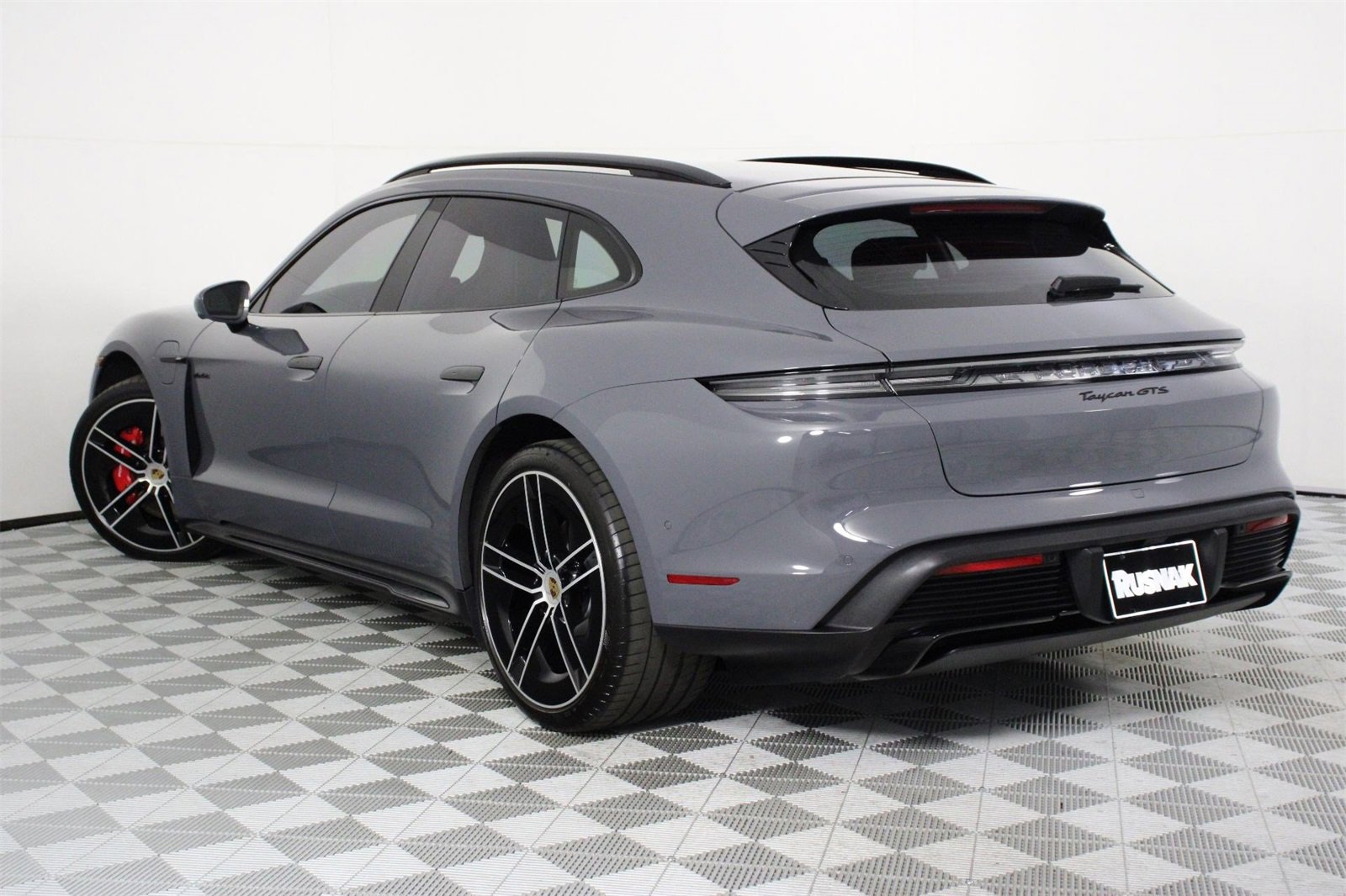 Used 2025 Porsche Taycan GTS image 3