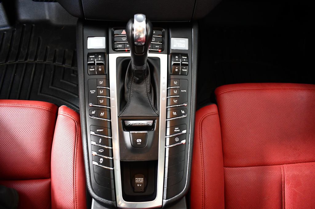 Used 2016 Porsche Macan S w/ Premium Package Plus image 37
