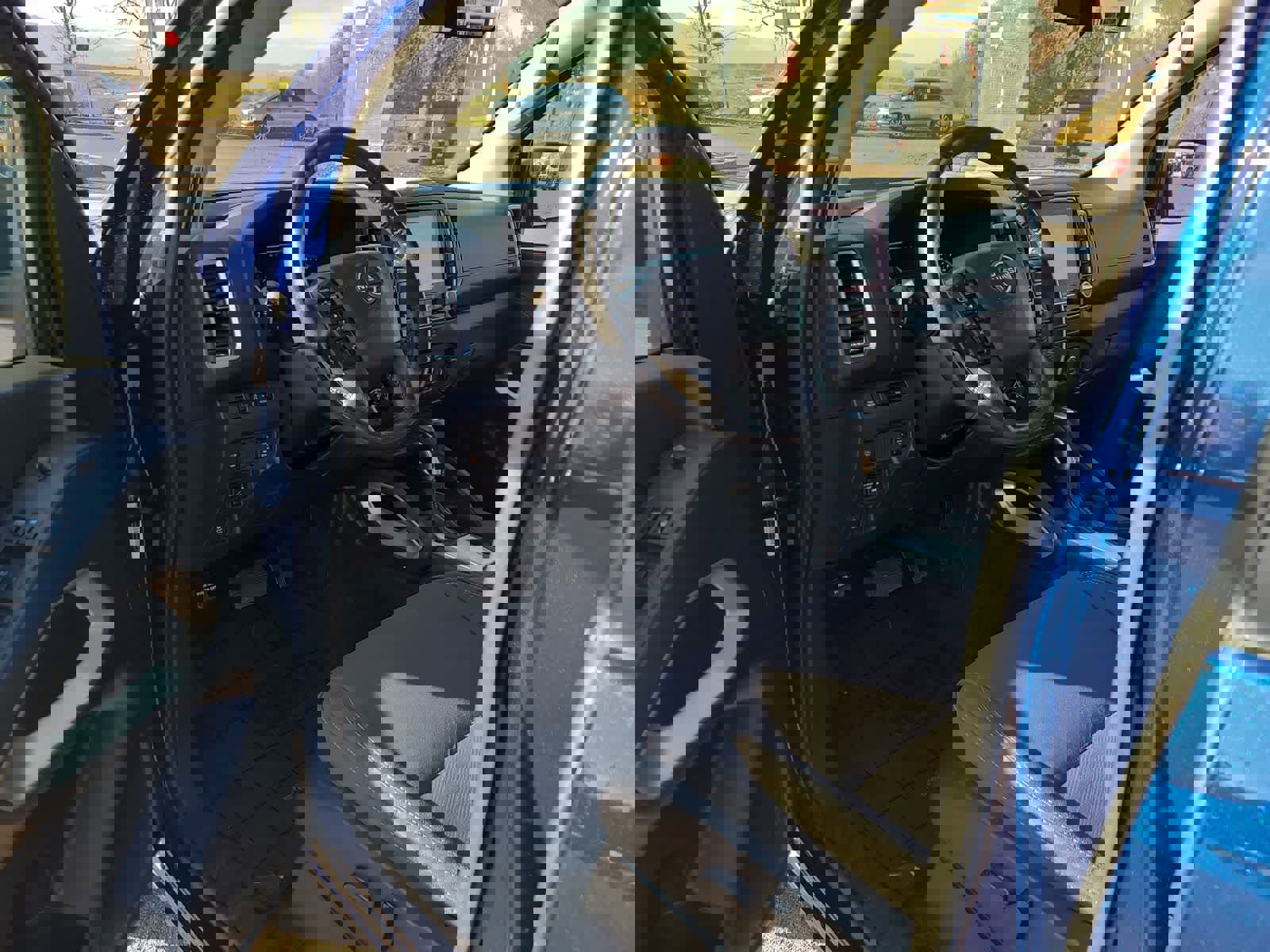 Used 2023 Nissan Frontier SV w/ SV Convenience Package image 10