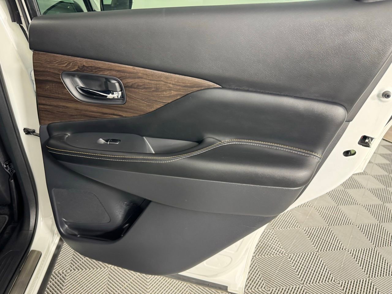 Used 2024 Nissan Murano Platinum w/ Cargo Package image 27
