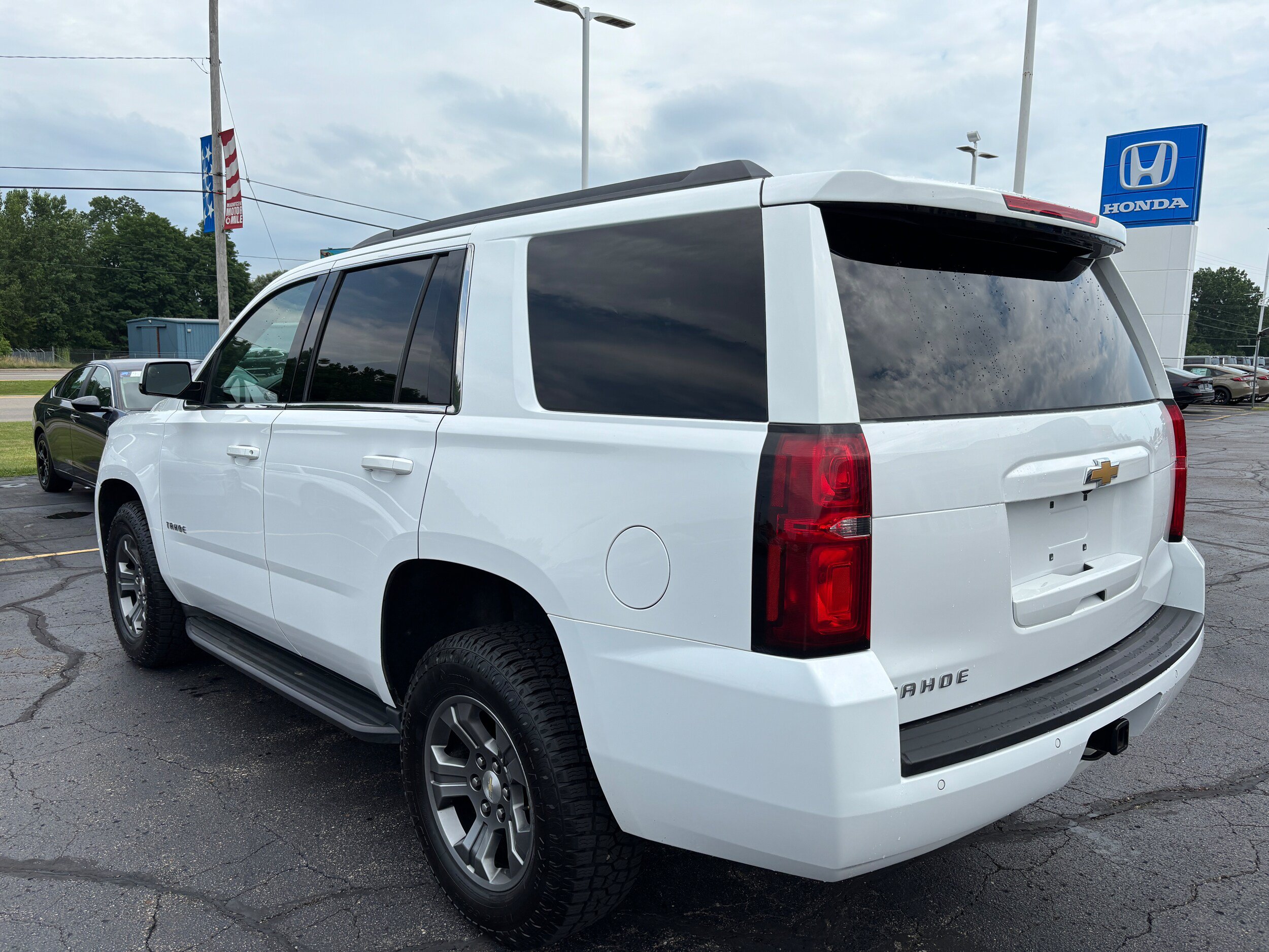 Used 2018 Chevrolet Tahoe LS w/ Skid Plate Package AWD/4WD image 8