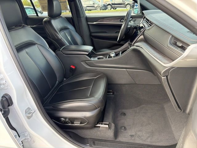 Used 2025 Jeep Grand Cherokee Limited AWD/4WD image 19