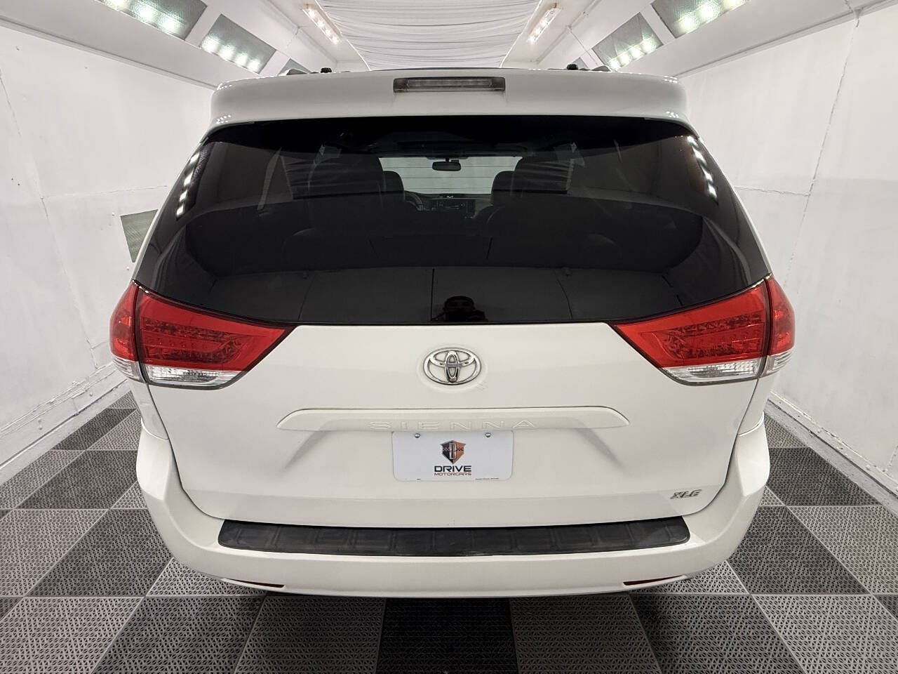 Used 2011 Toyota Sienna XLE FWD image 11