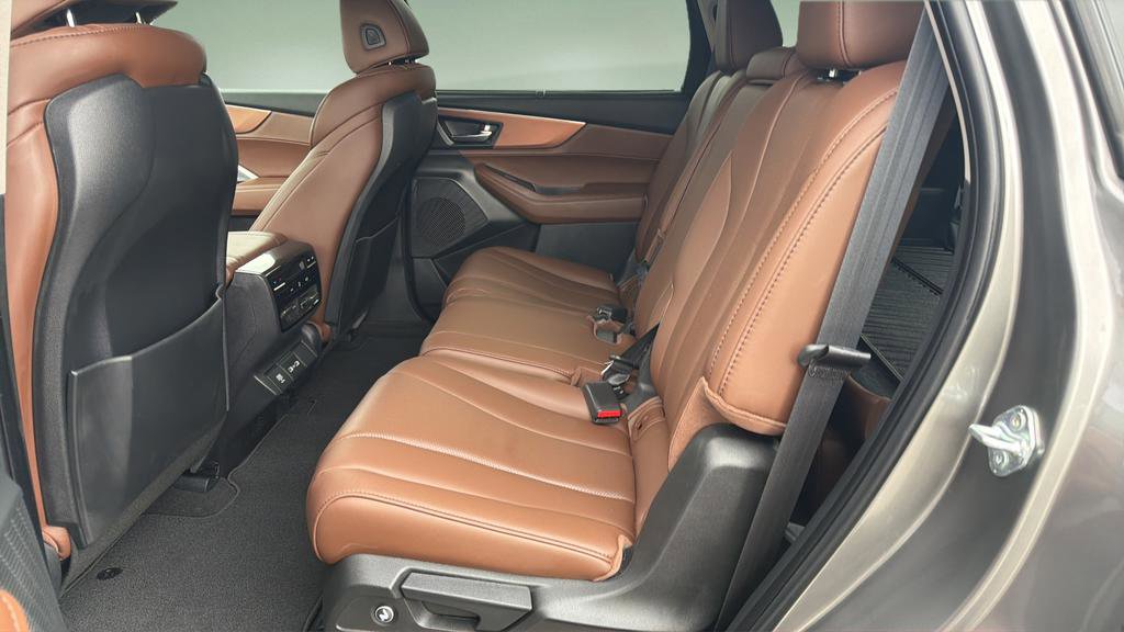 Used 2023 Acura MDX SH-AWD w/ Technology Package image 16