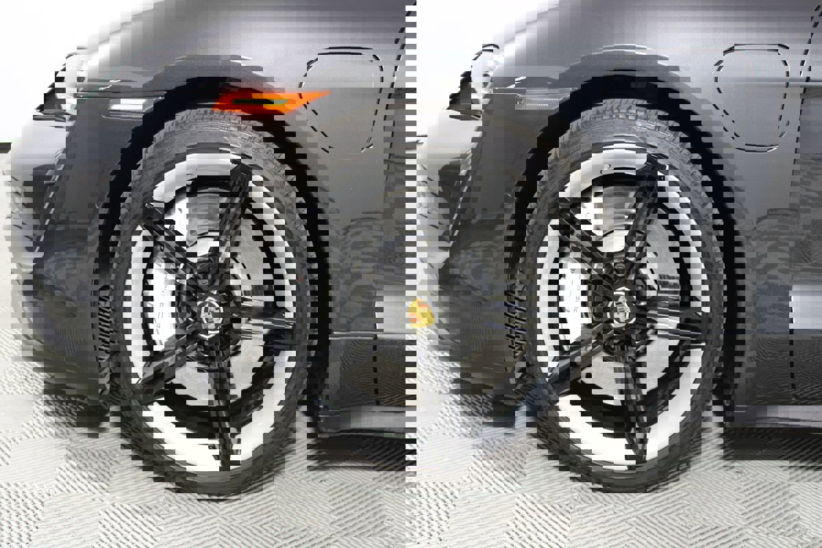 Used 2023 Porsche Taycan w/ Premium Package RWD image 4