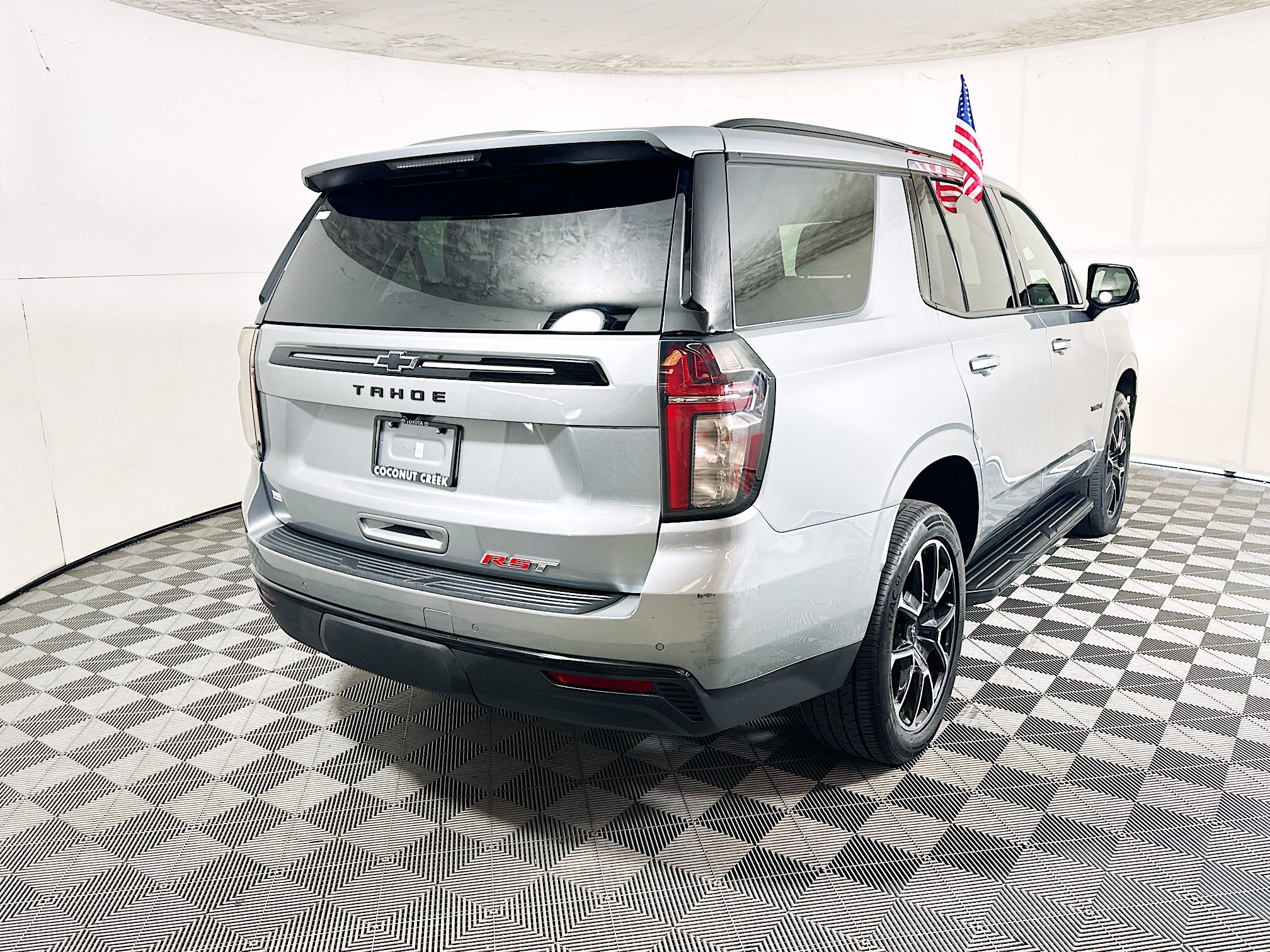 Used 2023 Chevrolet Tahoe RST w/ Luxury Package RWD image 3