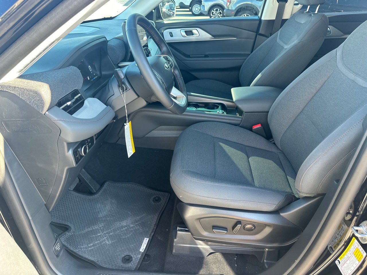 New 2026 Ford Explorer Active RWD image 9