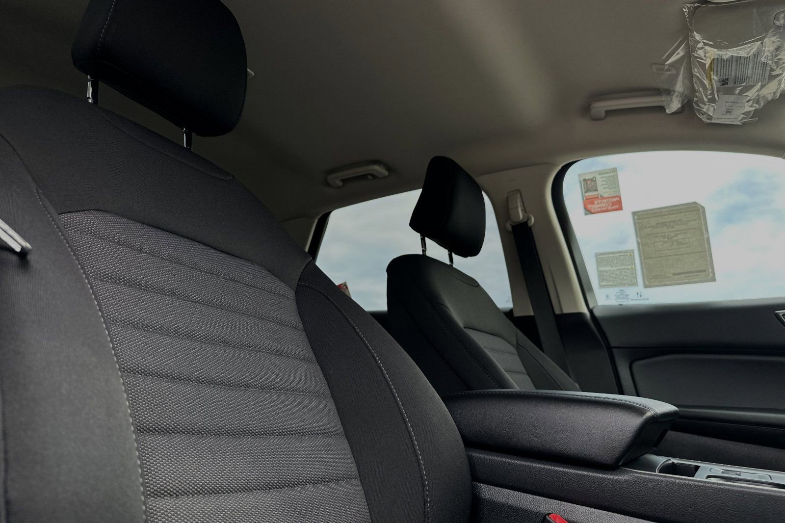 New 2024 Ford Edge SE w/ Black Appearance Package image 15