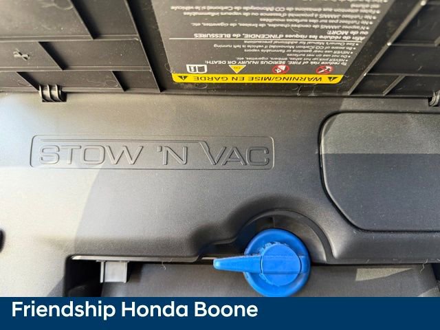 Used 2023 Chrysler Pacifica Limited w/ Uconnect Theater Family Group image 52