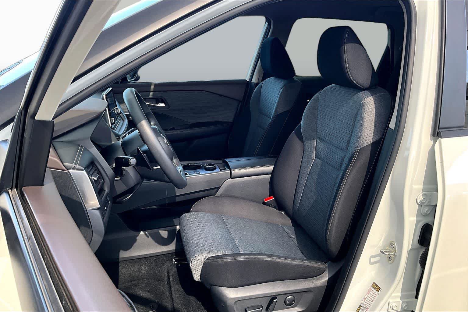 Used 2023 Nissan Rogue SV AWD/4WD image 8