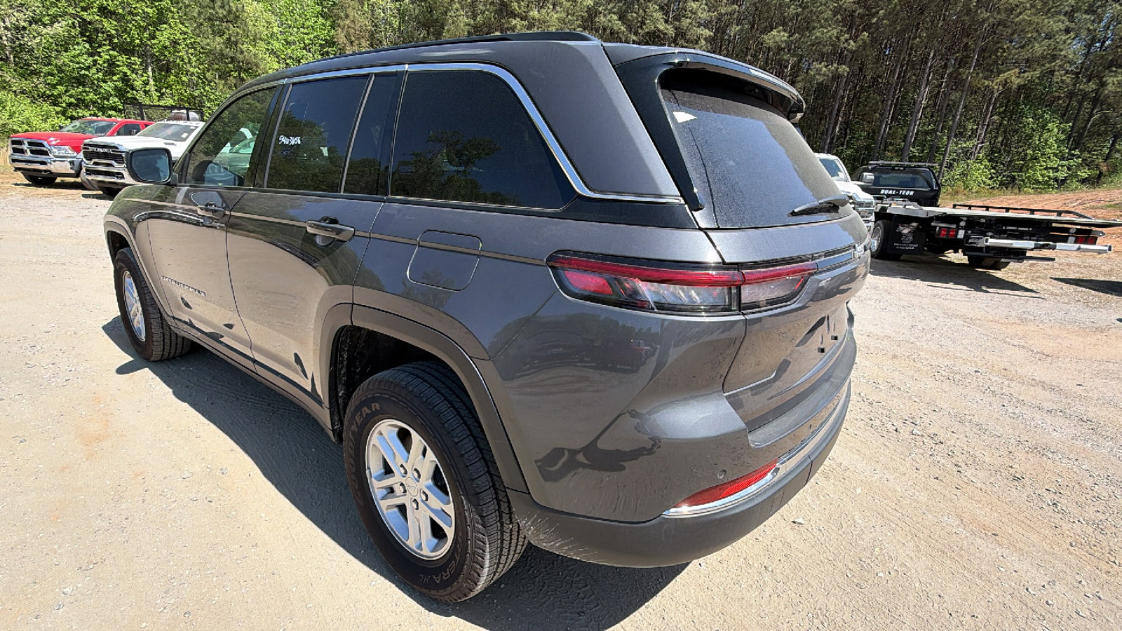 Certified 2025 Jeep Grand Cherokee Laredo image 10