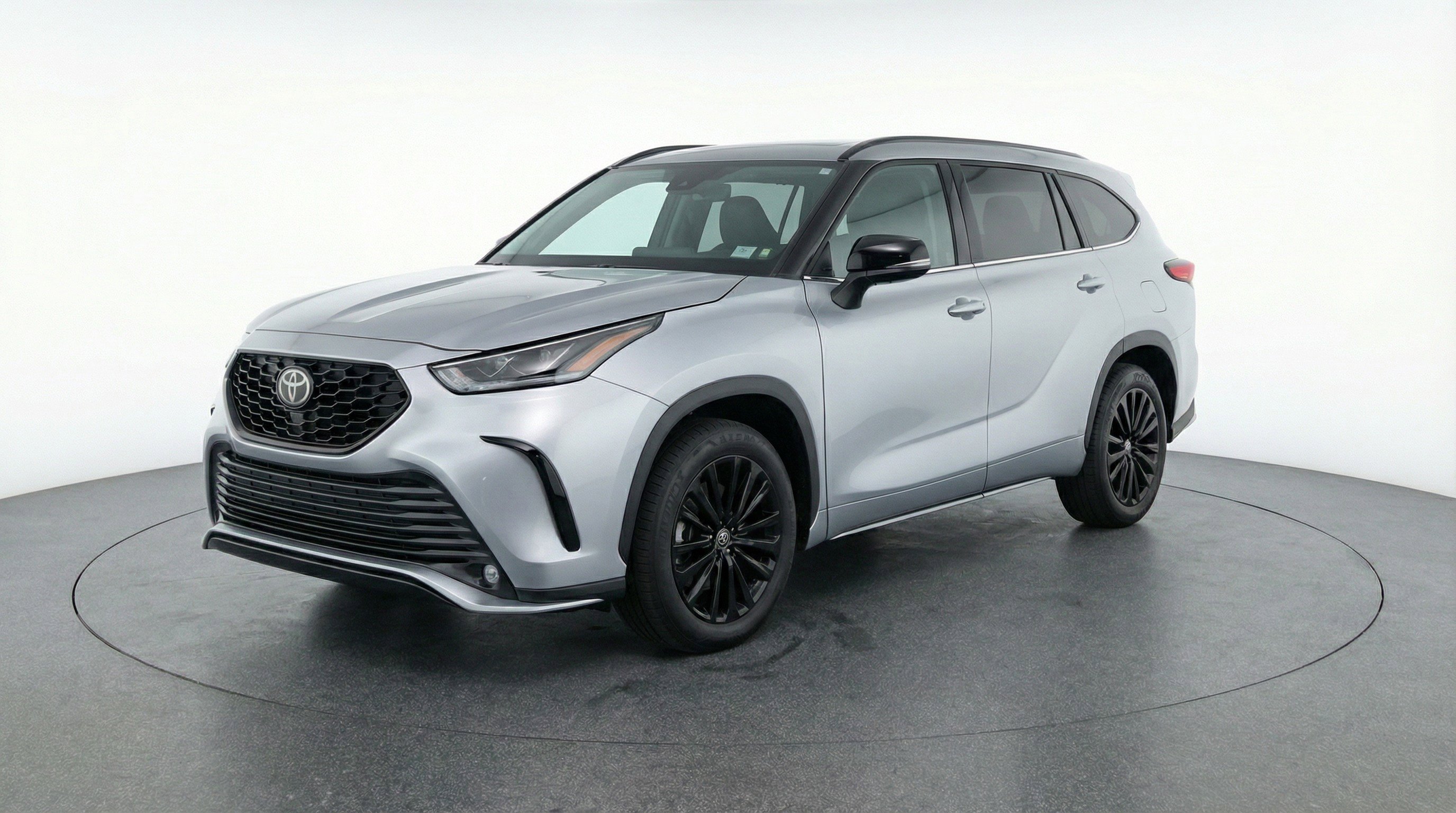 Used 2025 Toyota Highlander XSE image 3