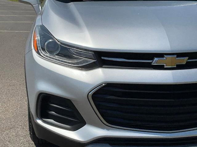 Used 2018 Chevrolet Trax LT w/ LT Convenience Package FWD image 2