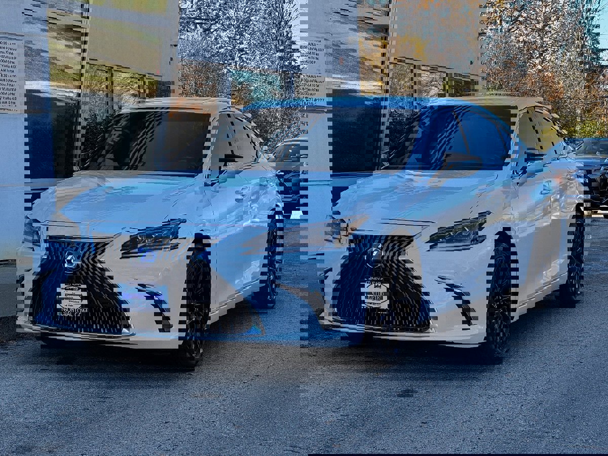 Used 2021 Lexus ES 300h w/ Accessory Package 2 image 9