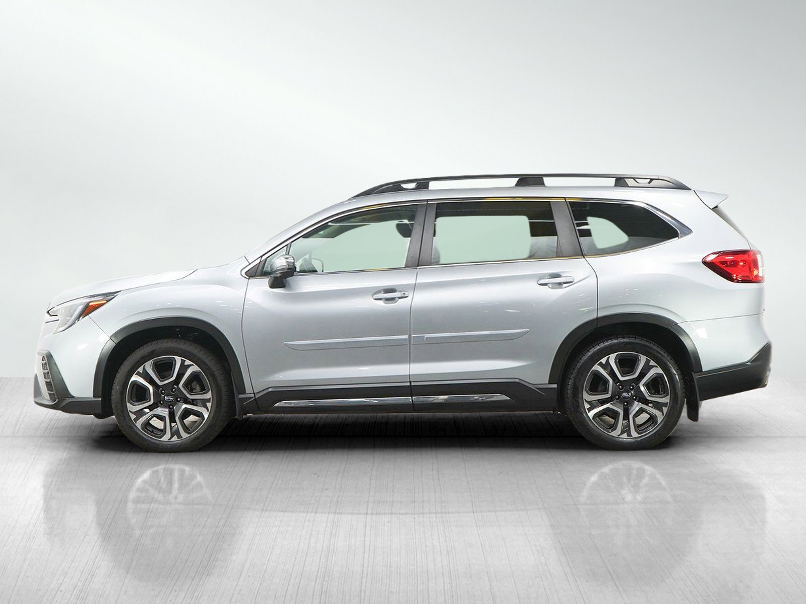 Used 2023 Subaru Ascent Limited w/ Technology Package AWD/4WD image 2