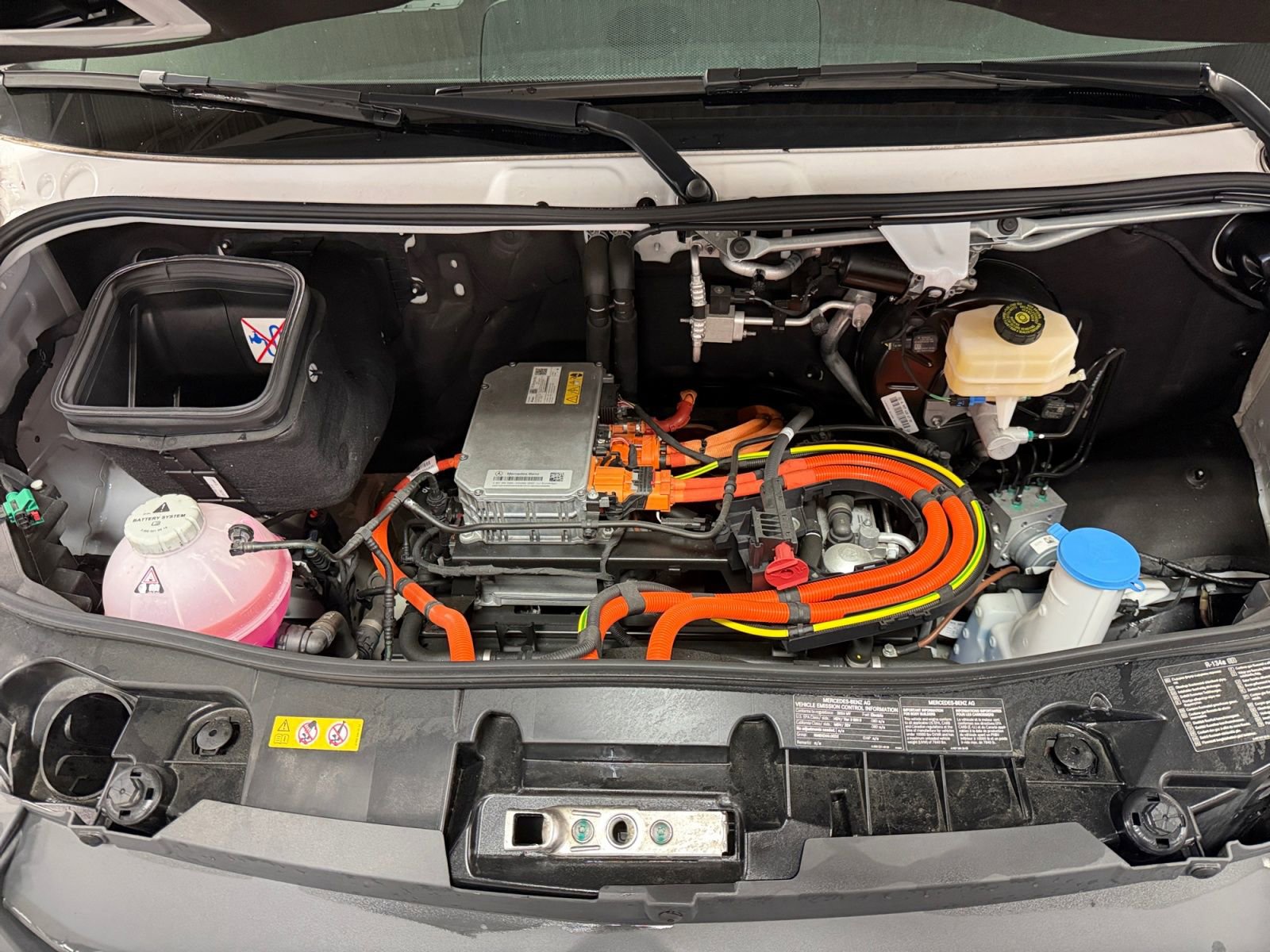 Used 2024 Mercedes-Benz eSprinter 170 Cargo w/ Dashboard Charging Package image 26