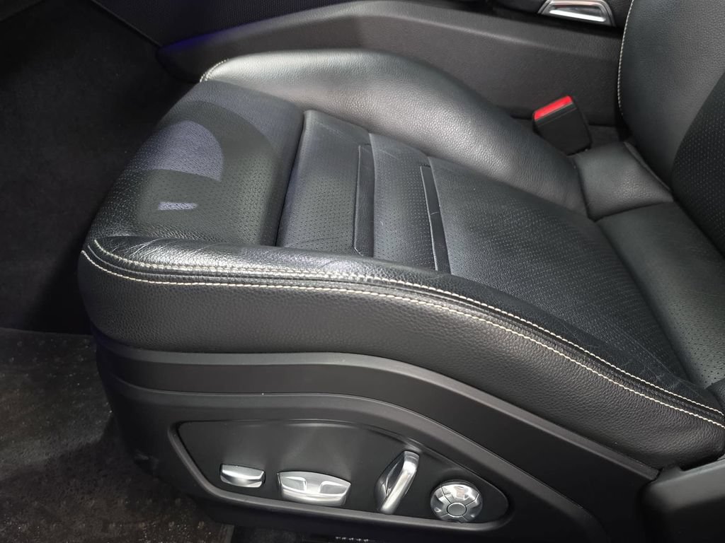 Used 2020 Porsche Panamera image 25