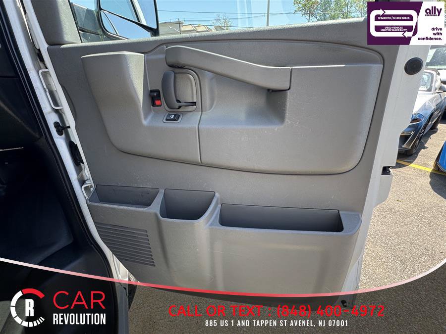 Used 2020 Chevrolet Express 3500 w/ Driver Convenience Package RWD image 15