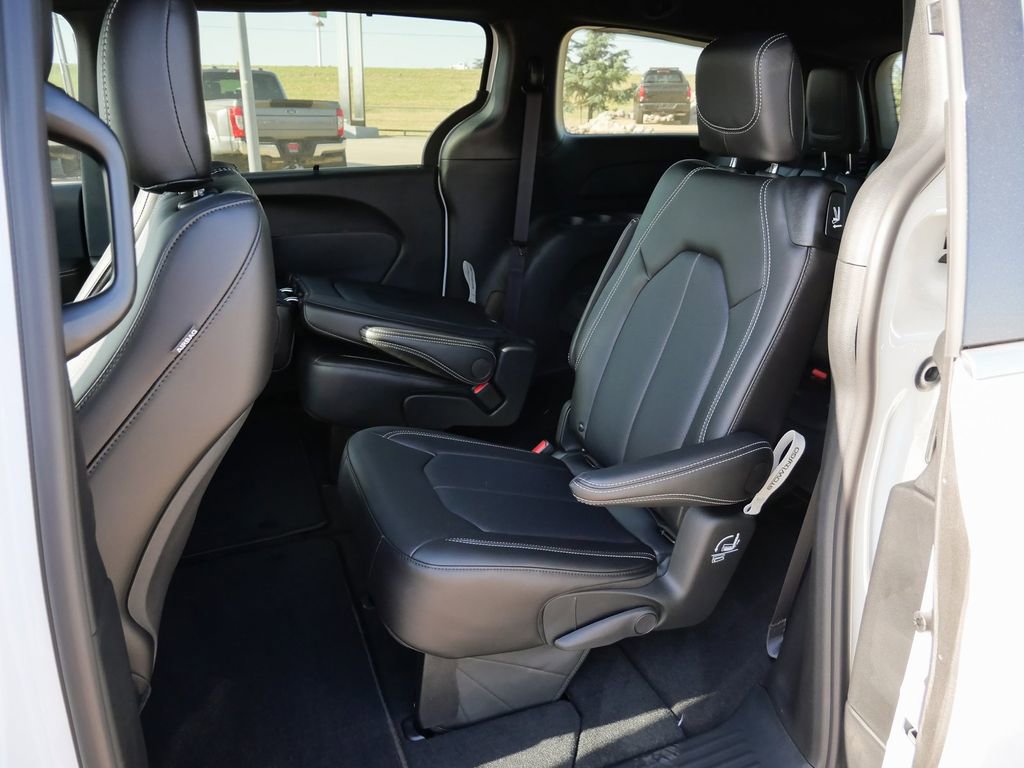 New 2026 Chrysler Pacifica Select image 22