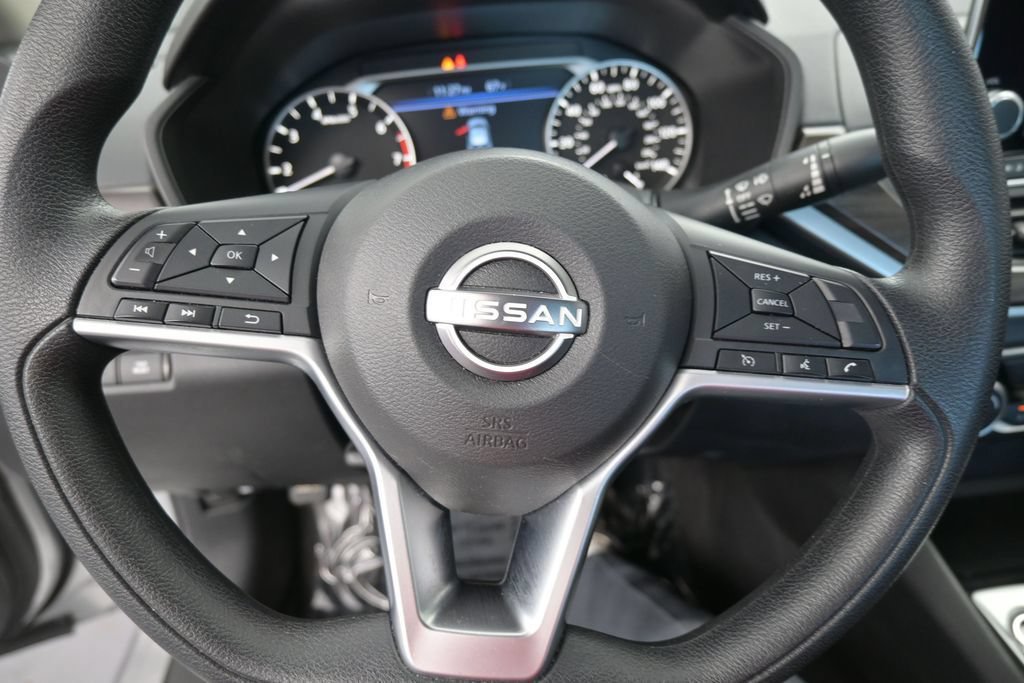 Used 2024 Nissan Altima 2.5 SV FWD image 35