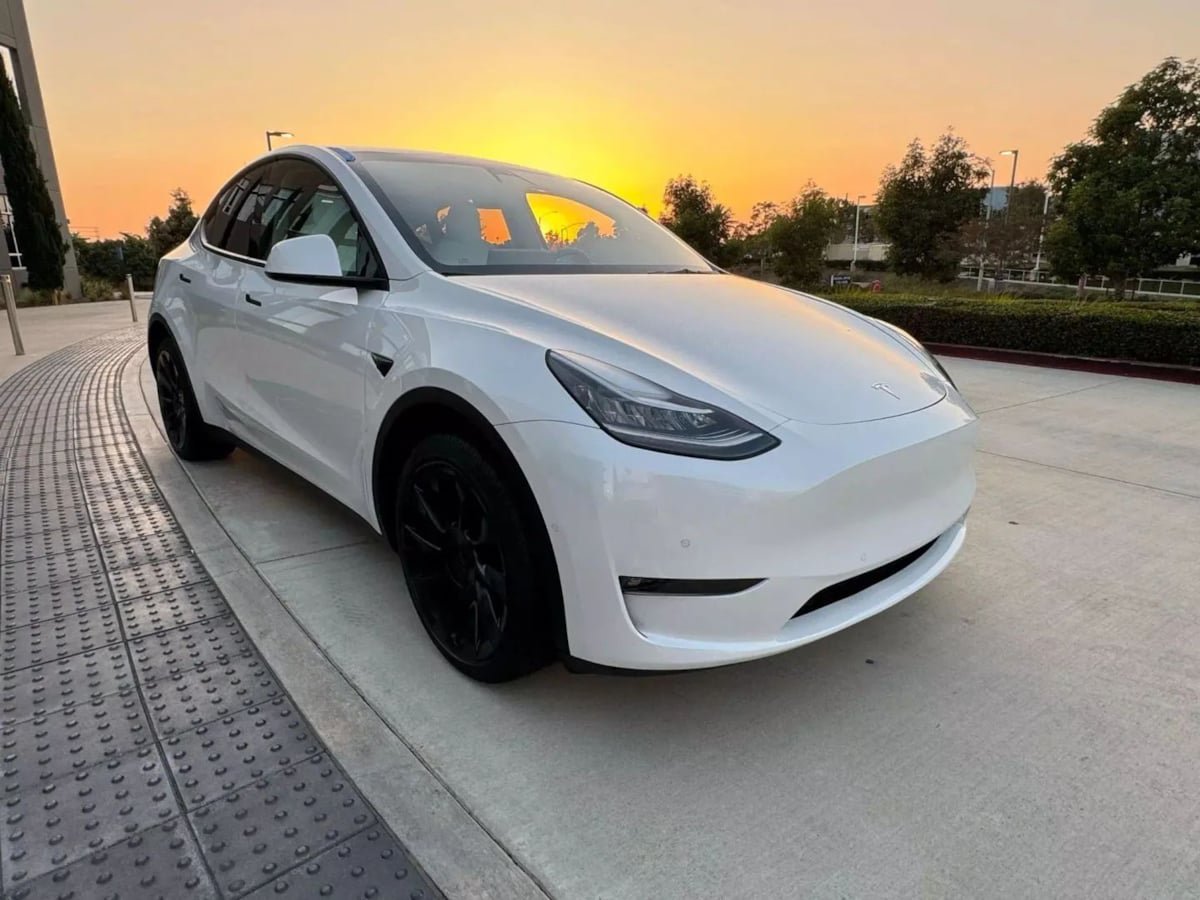 Used 2023 Tesla Model Y Long Range AWD/4WD image 3
