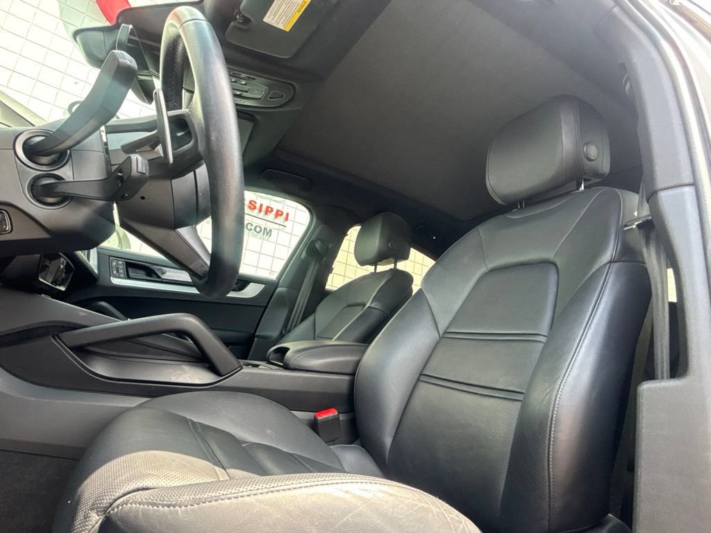 Used 2024 Porsche Cayenne S AWD/4WD image 11
